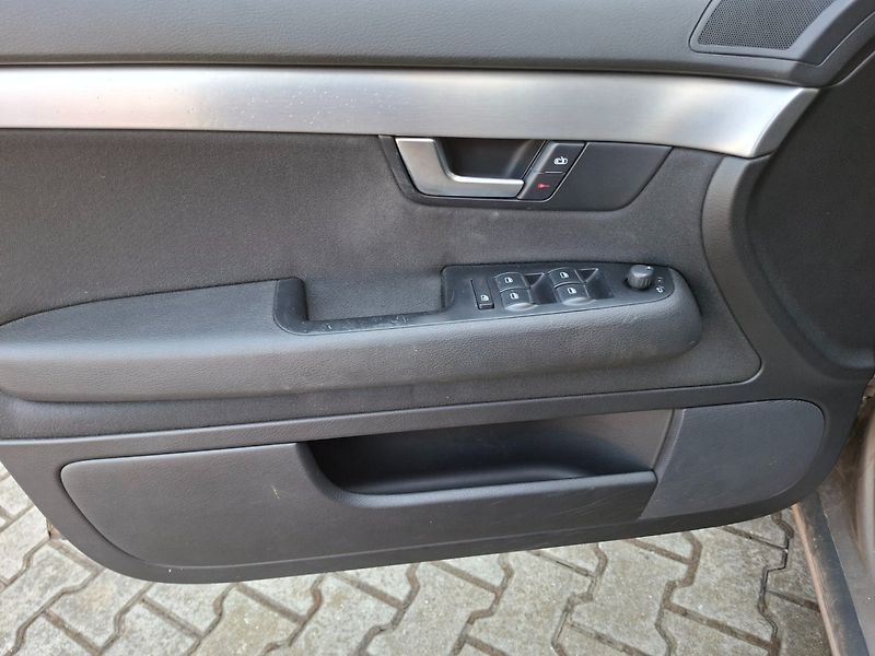Audi A4 (2007) 2.0TDI 103kW AUT - fotka 21 z 36