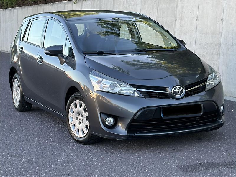 Toyota Verso (2014) 7MÍST/1.6d 82kW/SERVIS TOYOTA - fotka 2 z 21