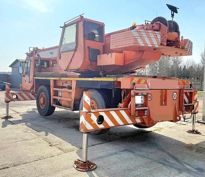 Terex (1999) 30t/32m autojeřáb 4x4x4 - fotka 13 z 18
