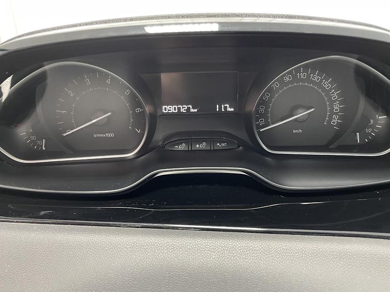 Peugeot 208 1.2 PT ČR 1.MAJ.SERVISKA       - fotka 24 z 25