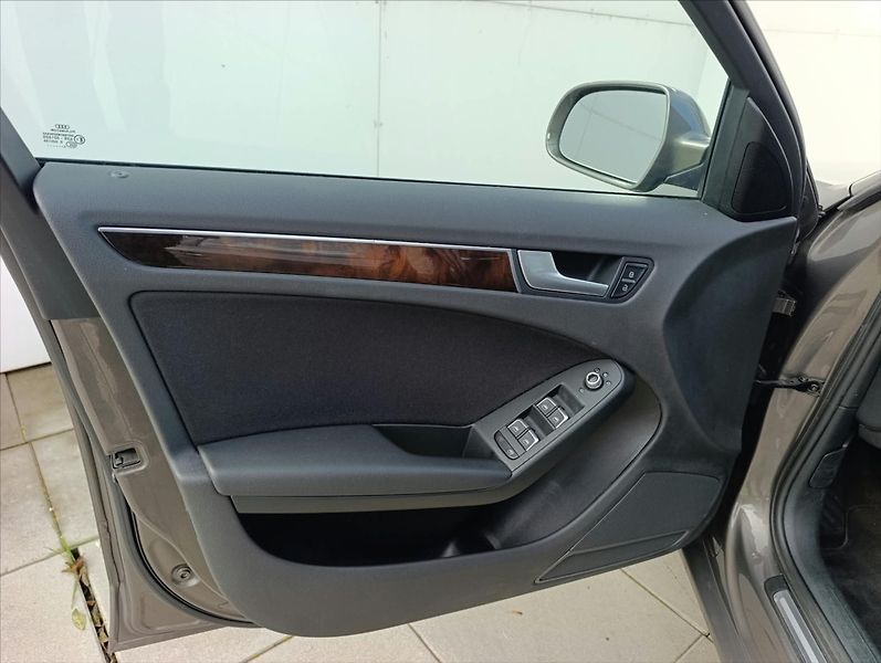 Audi A4 1,8 TFSi Quattro Navi Tempomat - fotka 12 z 34