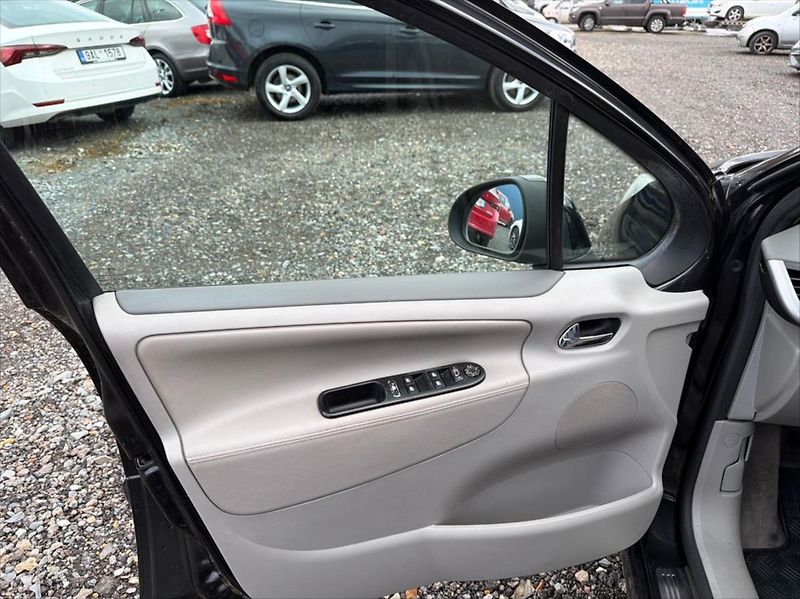 Peugeot 207 1,6 GTi 110 KW - fotka 16 z 19