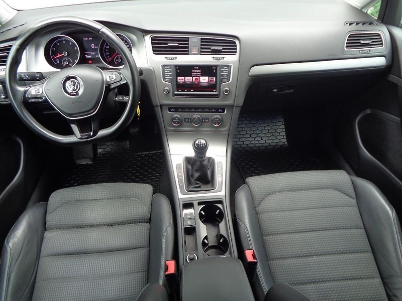 Volkswagen Golf 1.2 TSI MARATON EDITION  81 kW - fotka 12 z 26