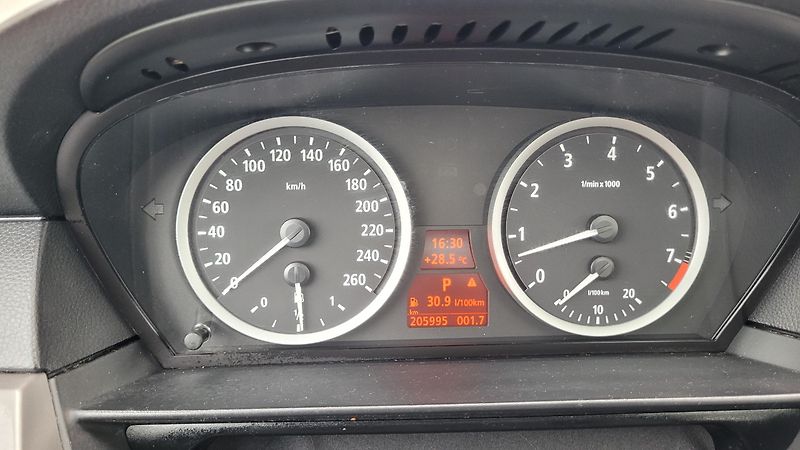 BMW Řada 5 525iA  - fotka 23 z 25