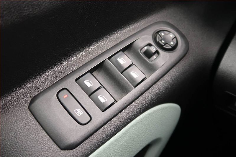 Citroën Berlingo (2019) Feel 1.5 BlueHDi, 5Míst, ČR - fotka 14 z 17