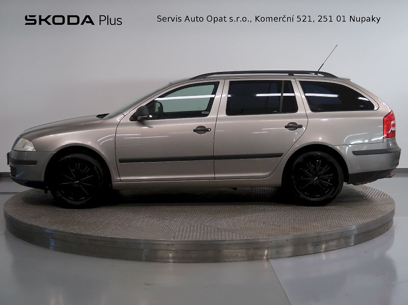 Škoda Octavia (2012) TOUR 1.6MPI 75KW - fotka 3 z 24