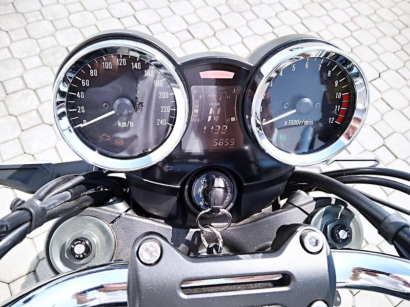 Kawasaki Z900RS - fotka 6 z 10