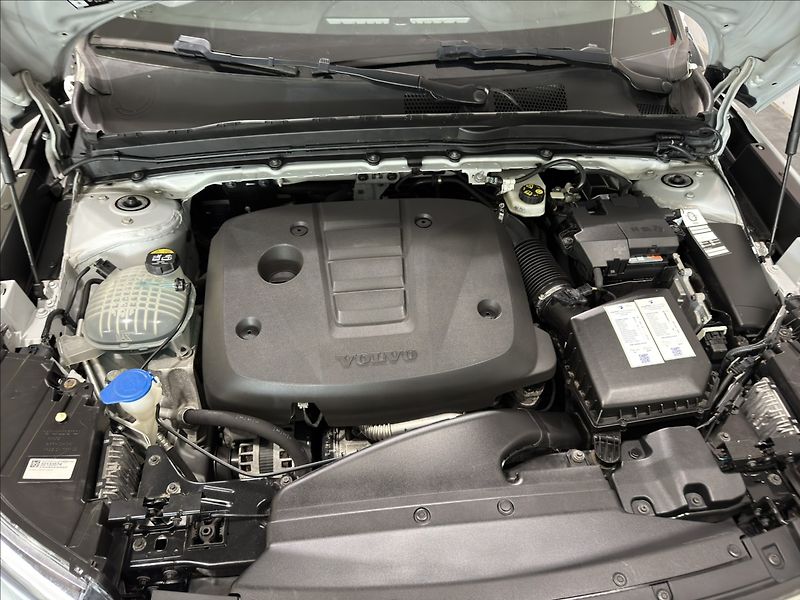 Volvo XC40 2,0   D4 INSCRIPTION ZÁRUKA 28 - fotka 42 z 46