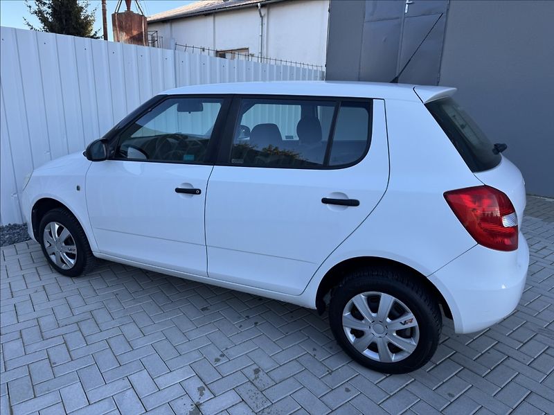 Škoda Fabia 1,4 i 16V 63kW DPH 1.maj ČR - fotka 10 z 47