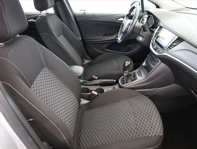 Opel Astra (2016) Enjoy 1.6 CDTI, Tempomat - fotka 7 z 15