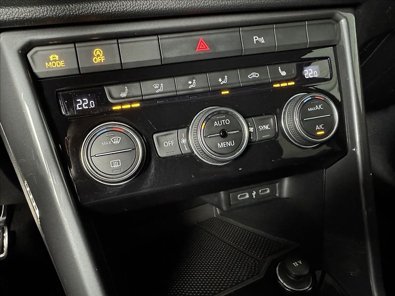 Volkswagen T-Roc 1,5 TSi  Sport Virtual Assist - fotka 40 z 44