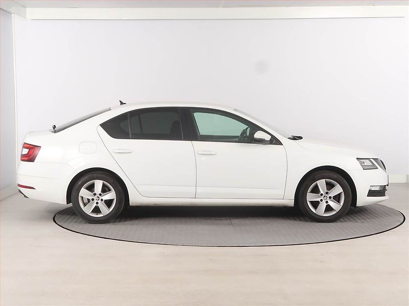 Škoda Octavia (2019) 1.5 TSI, Automat, Navi - fotka 6 z 21