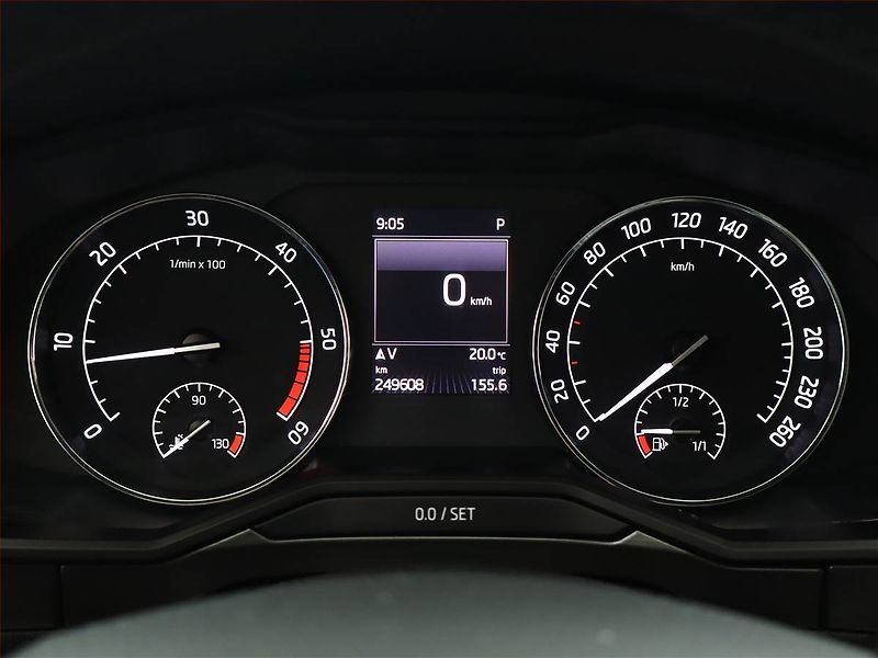 Škoda Superb (2015) Ambition 2.0 TDI, Automat - fotka 9 z 19