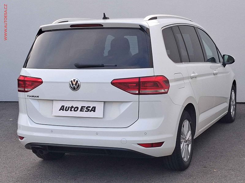 Volkswagen Touran (2019) 2.0 TDi, 2.maj,ČR, DSG, LED - fotka 4 z 16