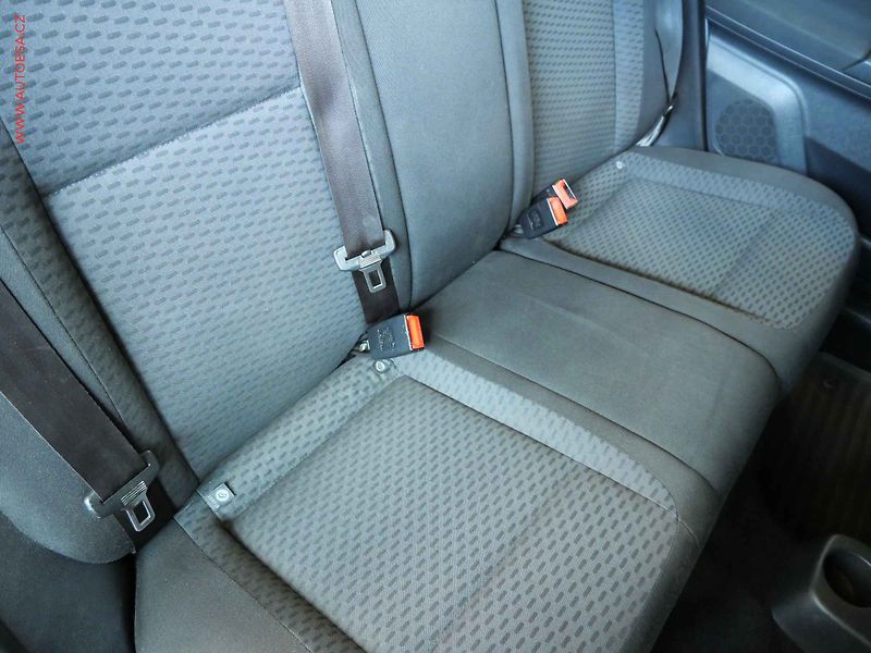 Škoda Fabia (2012) 1.6 TDi, Ambiente, park - fotka 12 z 17