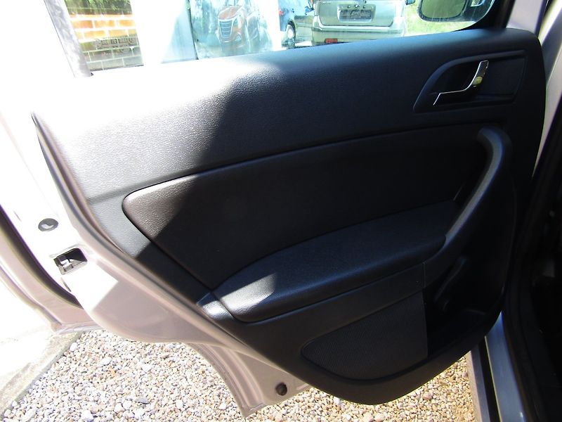 Škoda Yeti (2014) 1.6 TDI 77kW DSG - fotka 20 z 38