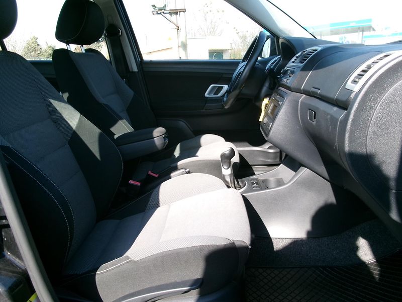 Škoda Fabia (2007) 1,4 16V AC ALU VÝHŘEV - fotka 24 z 27