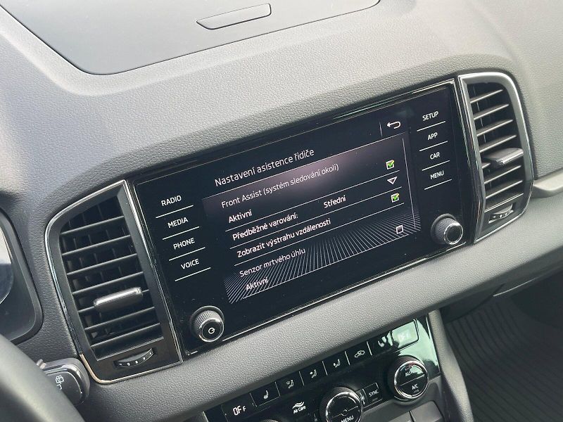 Škoda Karoq (2018) 2.0 TDI / 110 kW 4x4 Ambition - fotka 23 z 30