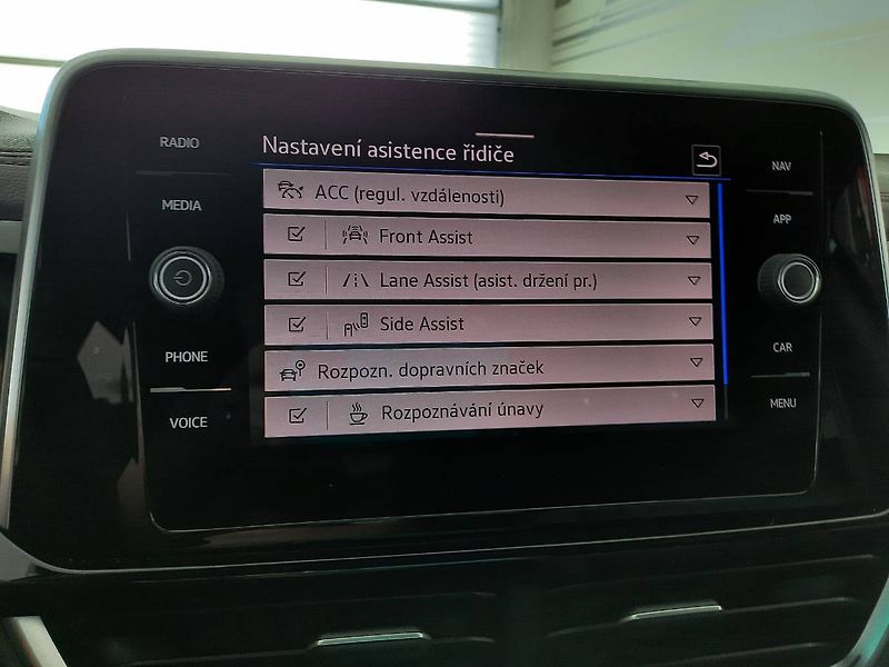Volkswagen T-Roc (2022) R-Line 2.0 TSI 4Motion (140kW/ - fotka 19 z 27
