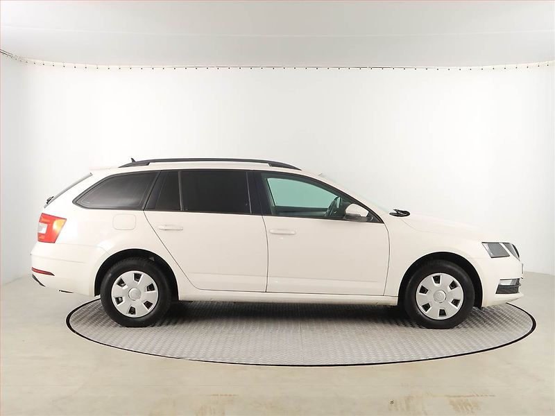 Škoda Octavia (2018) 1.6 TDI, Serv.kniha, Navi - fotka 6 z 16