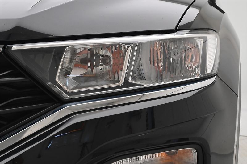Volkswagen T-Roc 2,0 TDI 110kW Clever Navi Záru - fotka 28 z 30