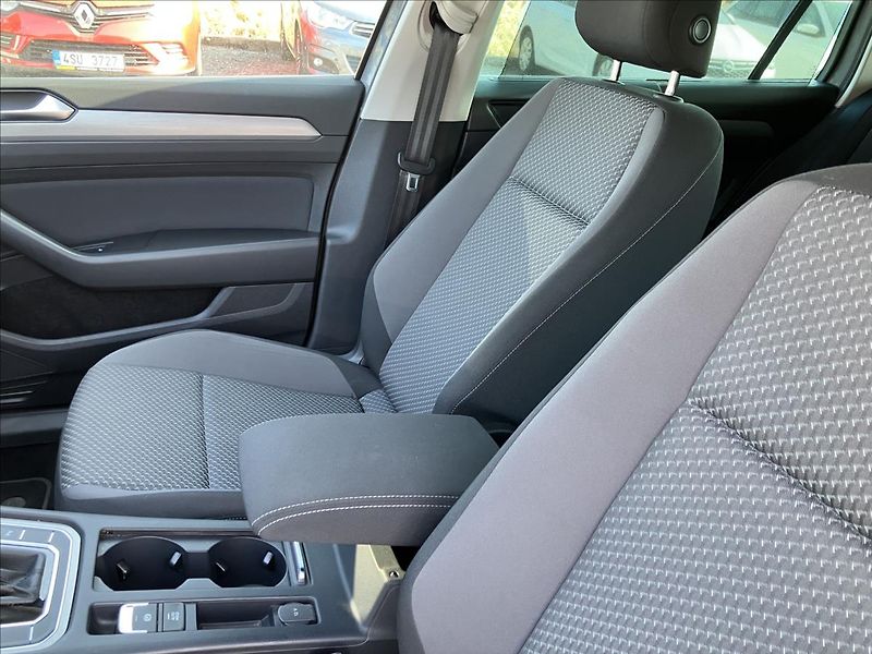 Volkswagen Passat 2,0 TAŽNÉ, KEYLESS, EL.KUFR - fotka 16 z 30