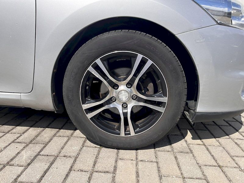 Toyota Auris (2012) 1,4 D-4D 6man - fotka 12 z 22