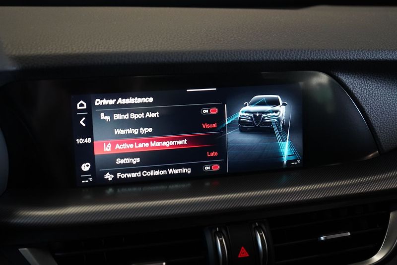 Alfa Romeo Stelvio 2.2 Diesel Q4 154kW (210k) - fotka 28 z 44