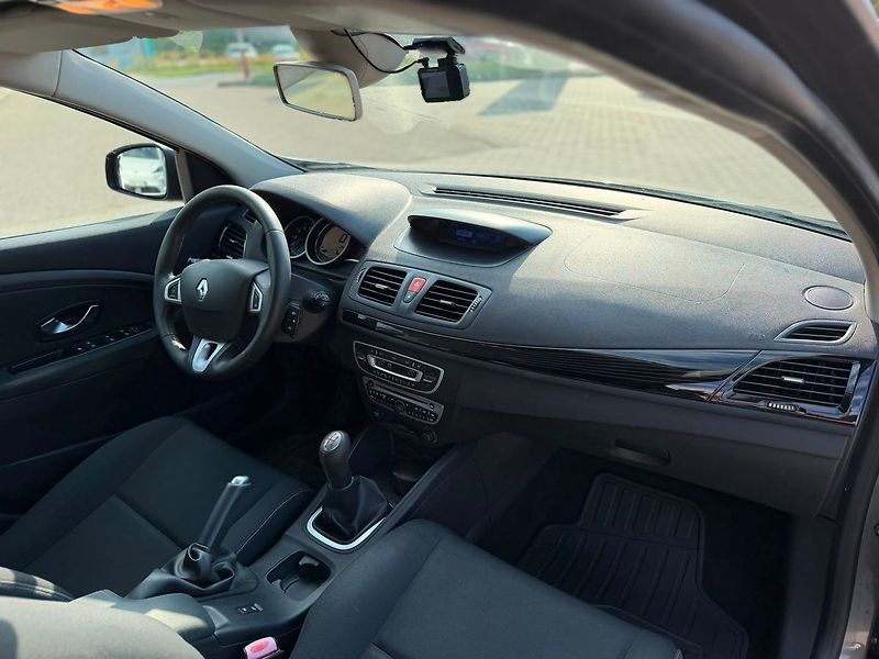 Renault Mégane Kombi Authentique 1.6 16V 100 - fotka 17 z 21