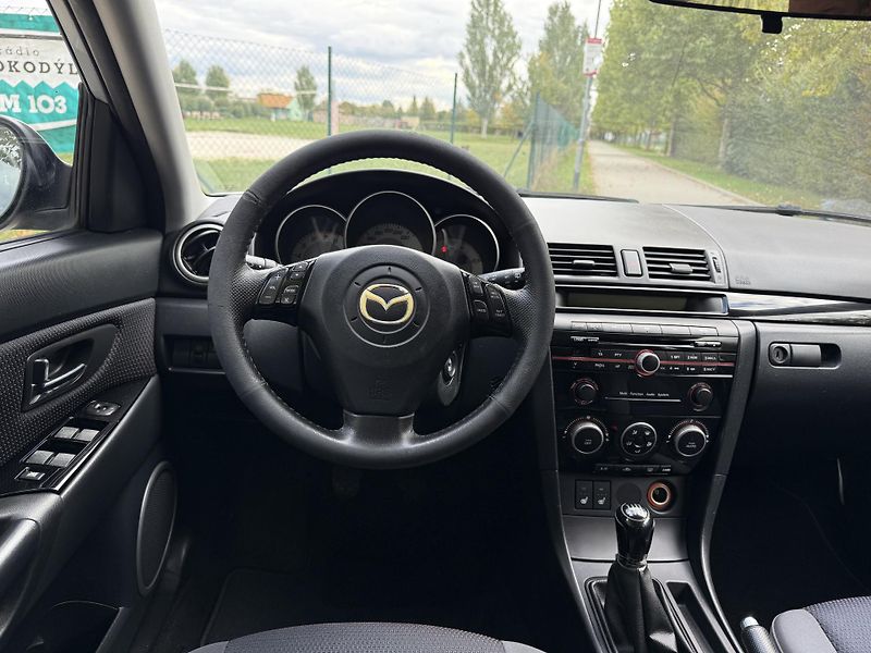 Mazda 3 2.0 Sport Active - fotka 24 z 30