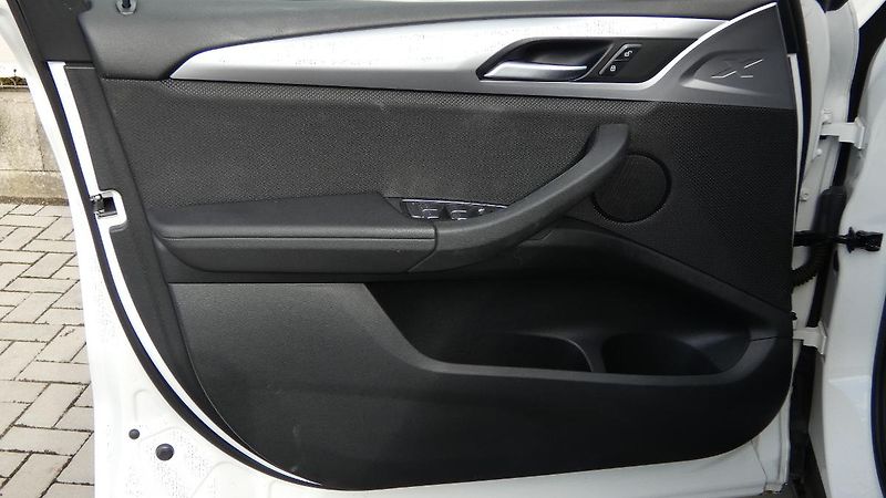 BMW X3 20d xDrive - fotka 8 z 27