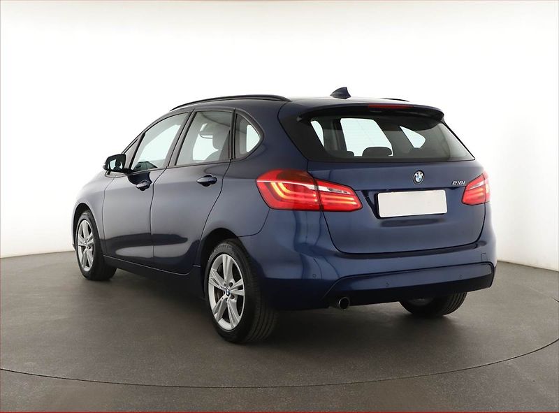 BMW Řada 2 (2018) 218i Active Tourer, Automat - fotka 4 z 17