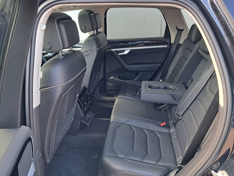 Volkswagen Touareg (2021) ELEGANCE V6 3.0 TDI / 210 kW 4 - fotka 22 z 35