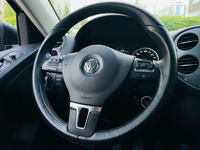 Volkswagen Tiguan 2.0TDI MANUÁL SENZORY 1MAJITEL - fotka 30 z 49
