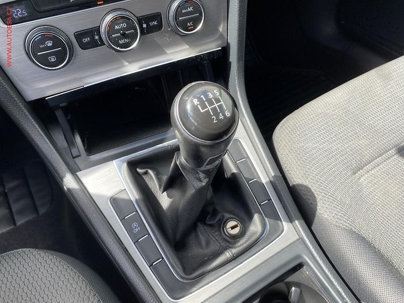 Volkswagen Golf (2015) 1.4TSi, 1.maj,ČR, servis - fotka 15 z 15