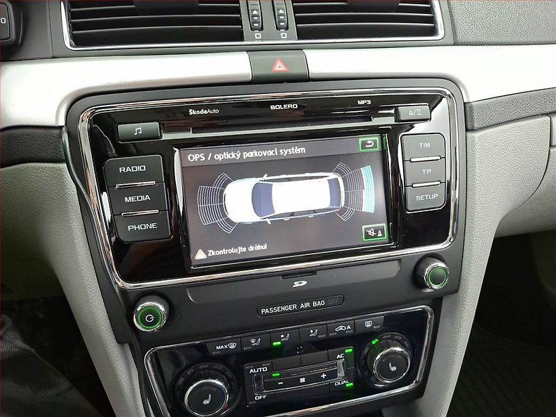Škoda Superb (2012) 2.0 TDI, Xenony, Tempomat - fotka 14 z 15