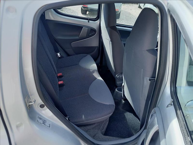 Peugeot 107 1,0i 50kW AUTOMAT - fotka 24 z 38