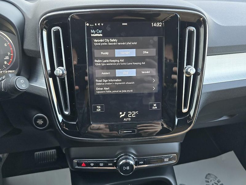 Volvo XC40 T5 2,0 182kW AUT 4x4 KŮŽE -DPH - fotka 18 z 43