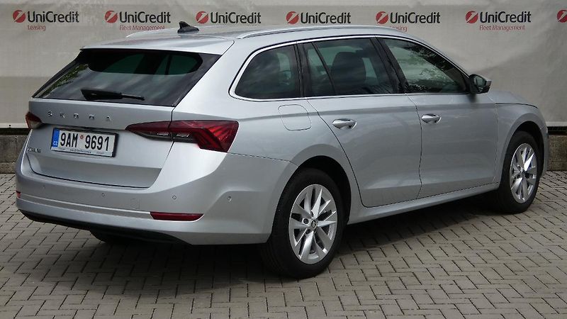 Škoda Octavia Combi 2,0 TDI DSG Style 110 kW - fotka 3 z 25