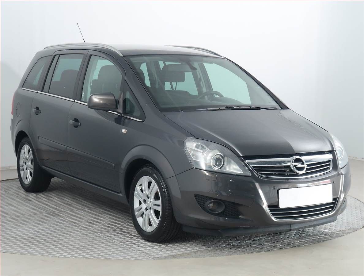 Opel Zafira 1.7 CDTI, 7 míst, Xenony