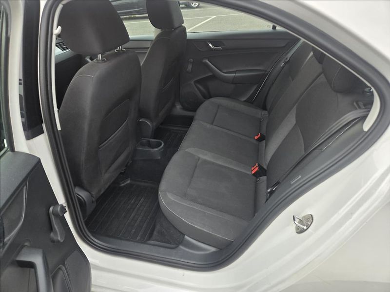 Škoda Rapid 1,2 TSI  AMBIENTE - fotka 10 z 23
