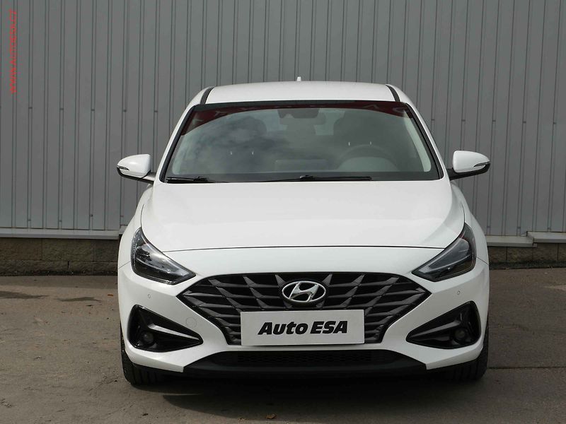 Hyundai i30 (2024) 1.5 DPi, 1.maj,ČR, Family - fotka 2 z 24