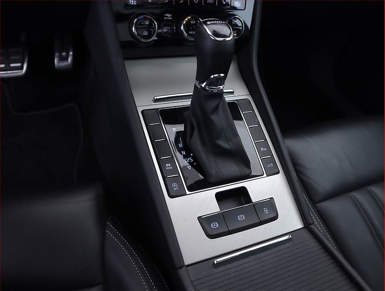 Škoda Superb (2022) 2.0 TDI - fotka 17 z 27