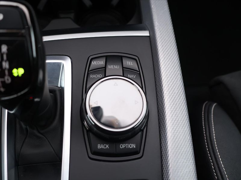 BMW X5 3,0 M50d 280kW CZ - fotka 26 z 35