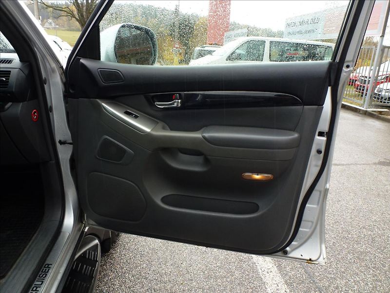 Toyota Land Cruiser 3,0 120 D4-D Lux+ Automat - fotka 27 z 58