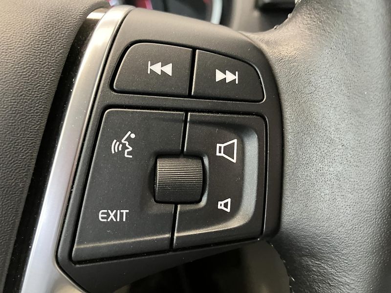 Volvo V40 T3 FWD Summum, MT6 - fotka 21 z 42
