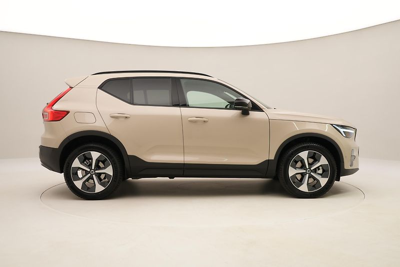 Volvo XC40 (2026) B3 AUT DARK ULTRA  - fotka 13 z 61