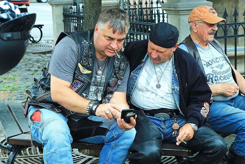 Spanilá jízda amerických historických vozidel a motocyklů v České Lípě.