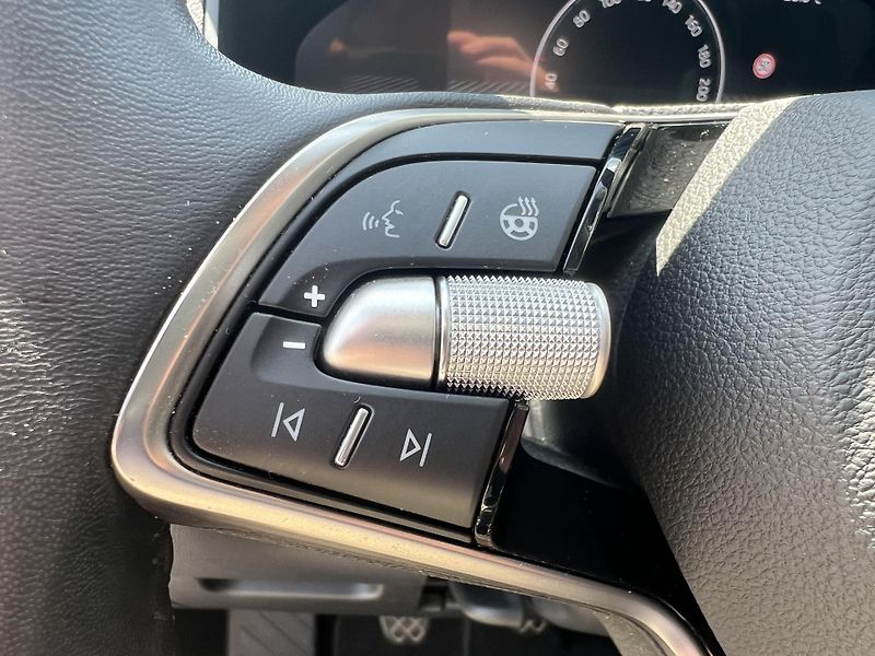Škoda Karoq (2024) 1. majitel, Koupeno nové v ČR - fotka 18 z 29