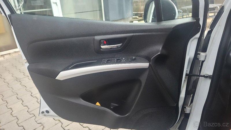 Suzuki SX4 S-Cross (2014) - fotka 16 z 20